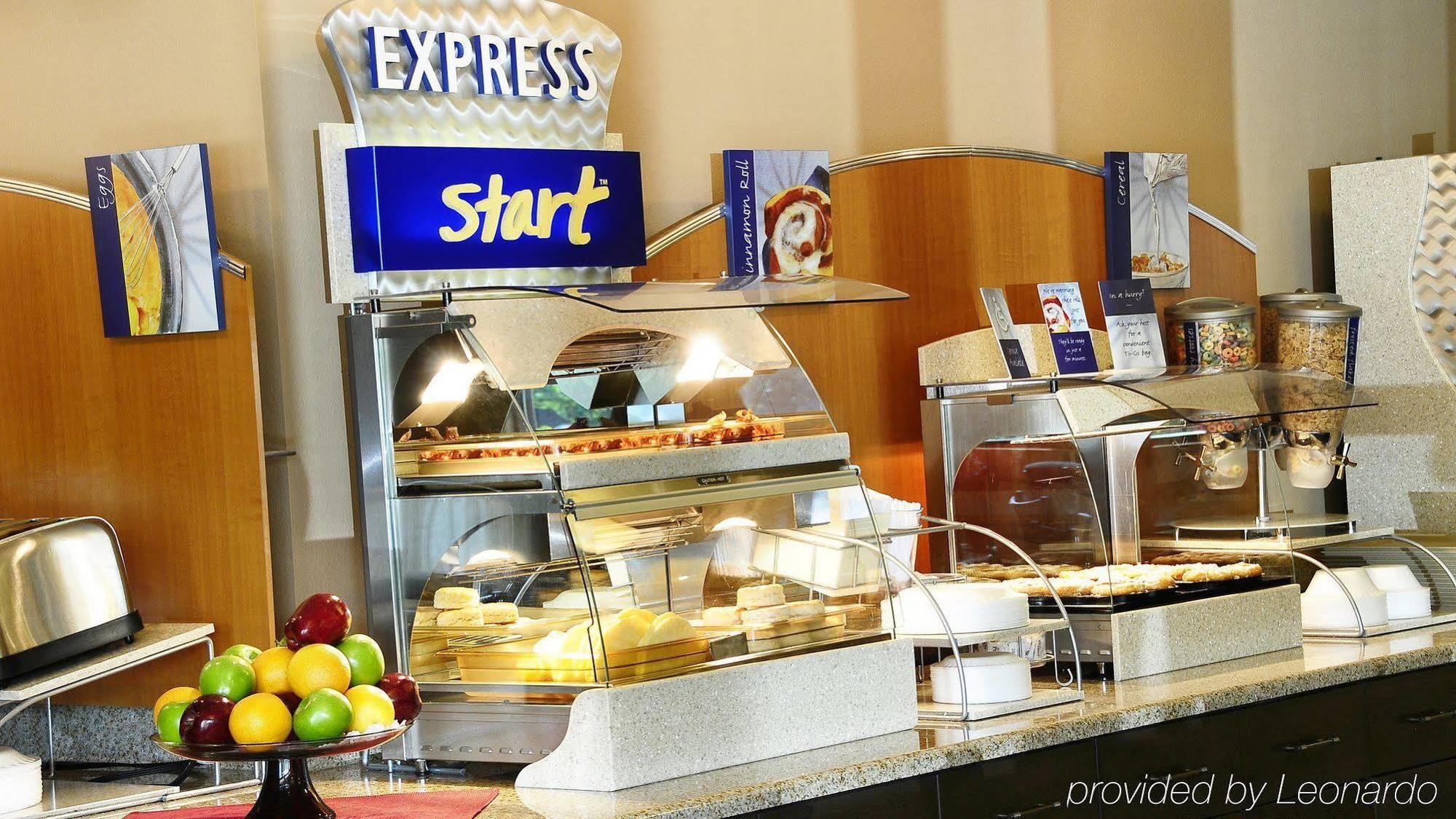 Holiday Inn Express - Delafield, An Ihg Hotel Екстериор снимка